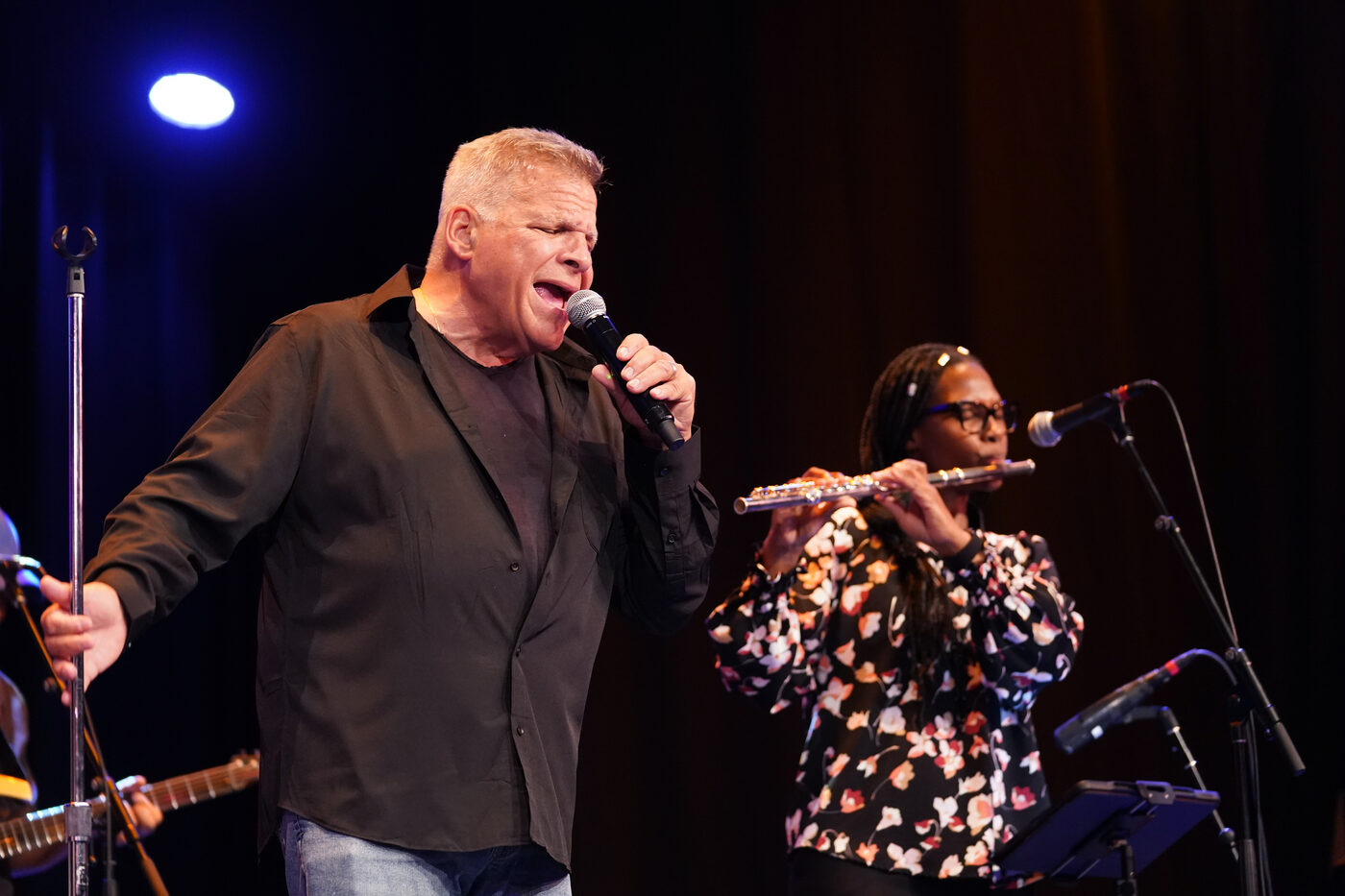 Jim DeRosa singing alongside Meredith Foreman on flute